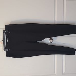 Black skinny leg pant